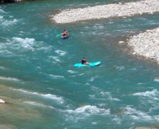  Jangada de caiaque nas corredeiras. 